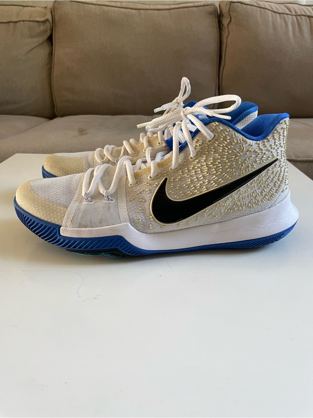 Nike Men White, White, Blue & Black Basketball Sneakers